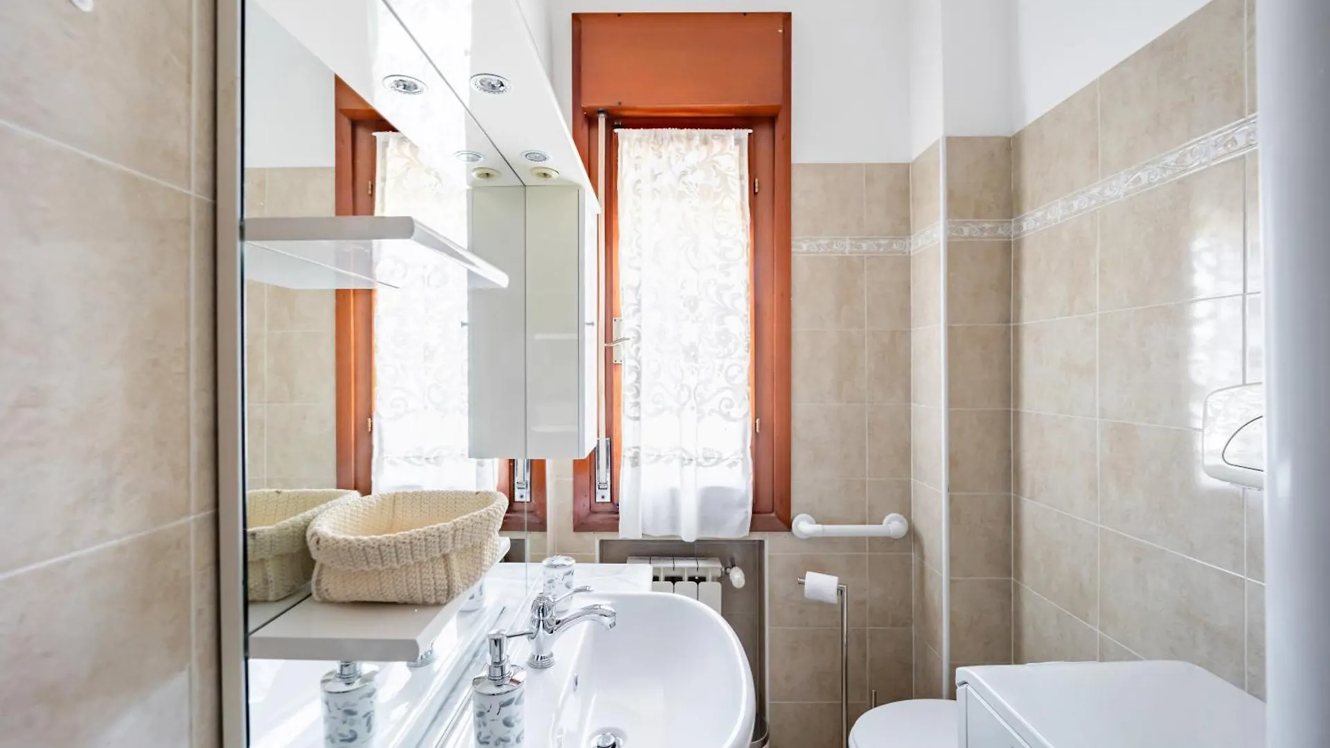 Ida Apartment Near The Station! Venice
