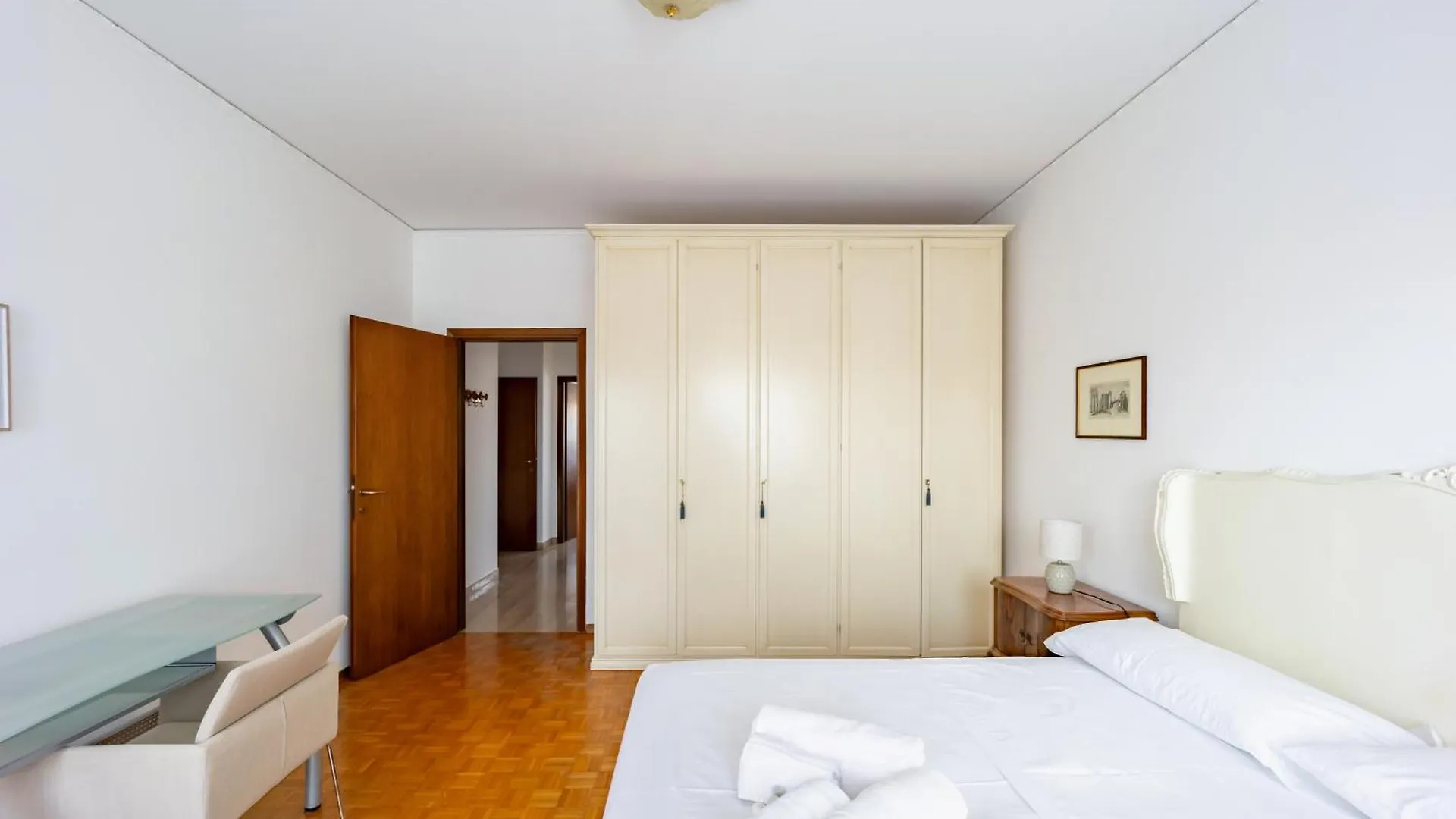 Ida Apartment Near The Station! البندقية